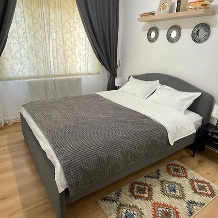 Apartament Cina Husi Dış mekan fotoğraf